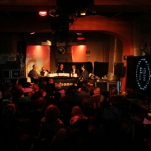 Bild: Podiumsdiskussion in der C-Base Bild: Podiumsdiskussion in der C-Base